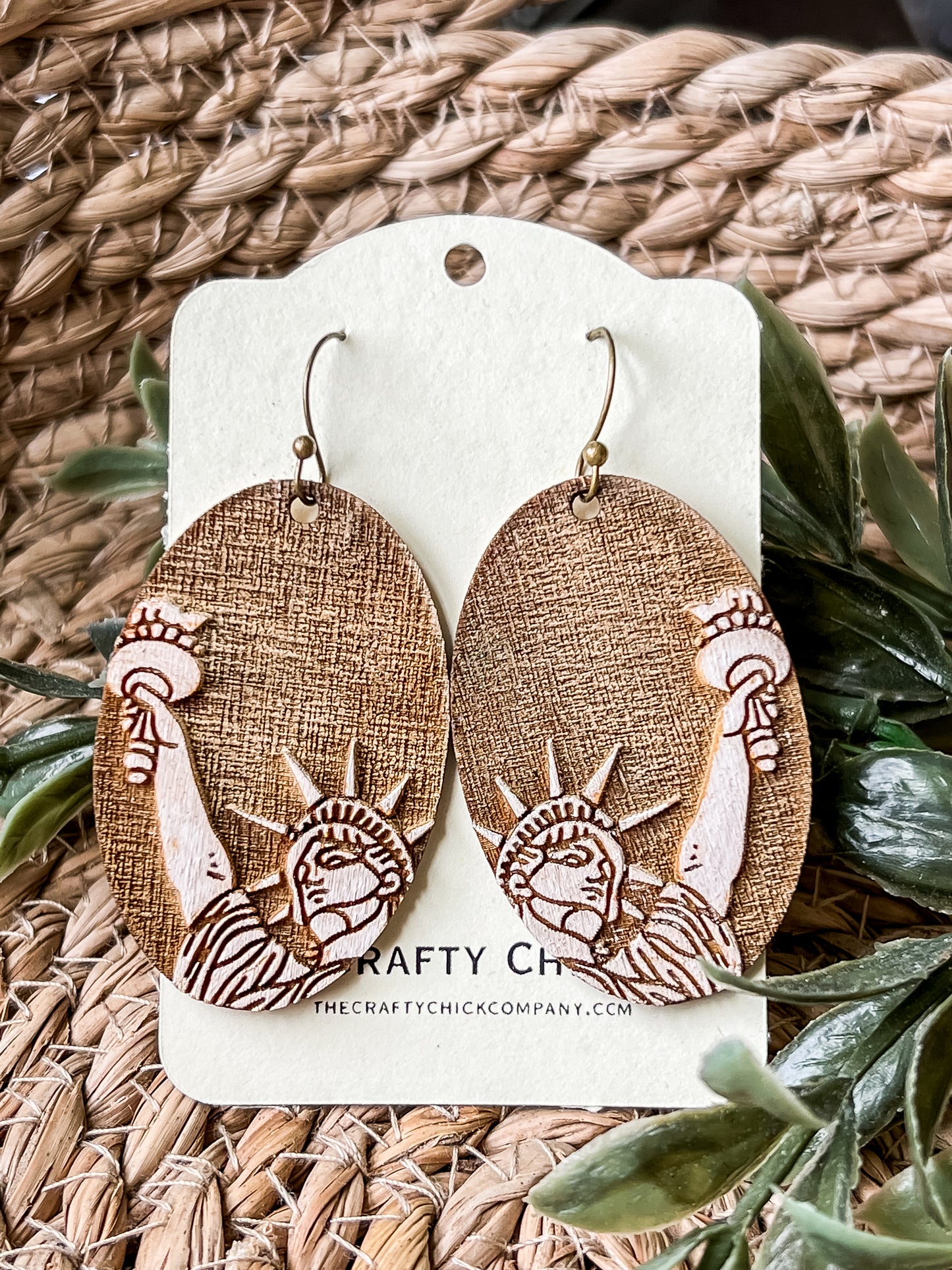 Statue of Liberty Dangles