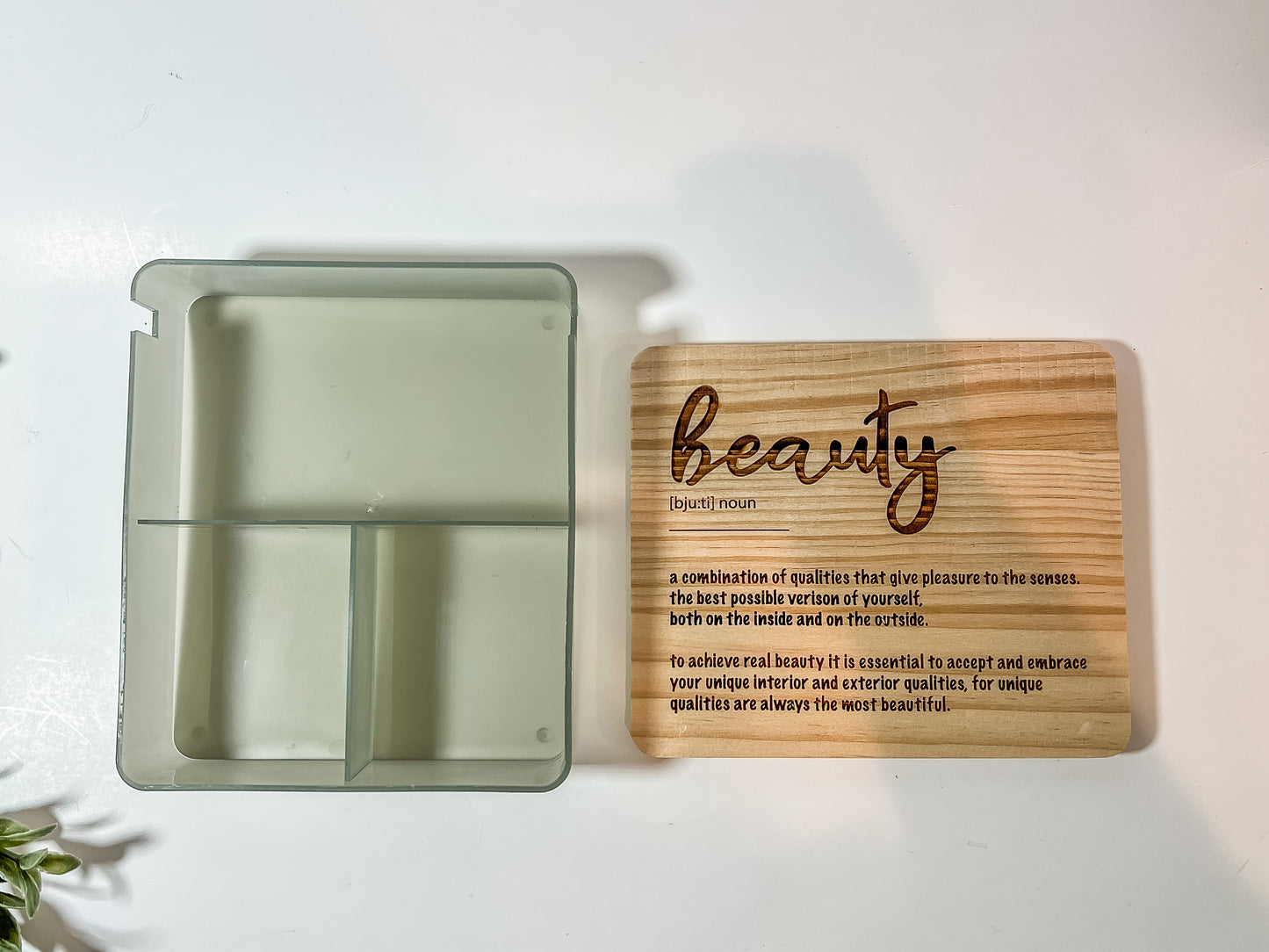 Beauty Organizer with 3 Compartments and Engraved Lid